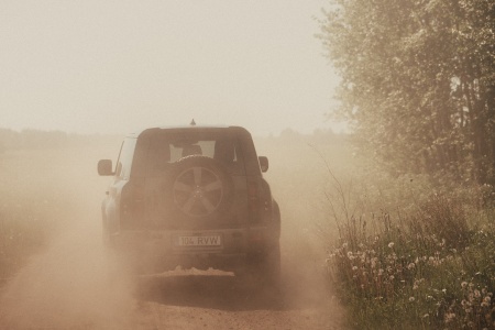 Land Rover Defender 